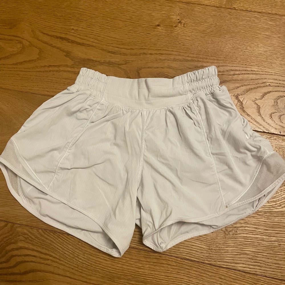 Lululemon white  hotty hot low-rise 4 inch